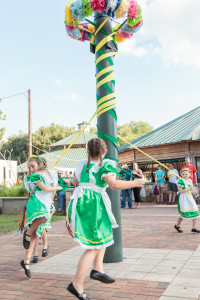 Brenham Maifest pole wrapping