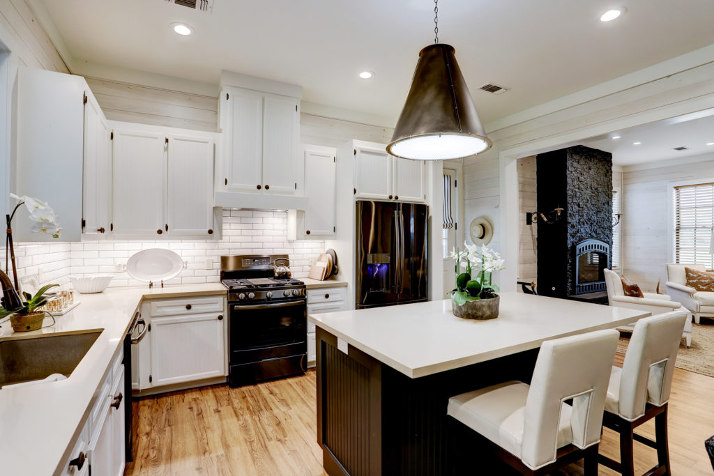 Designed in Abbott's trademark neutral black-and-white scheme.