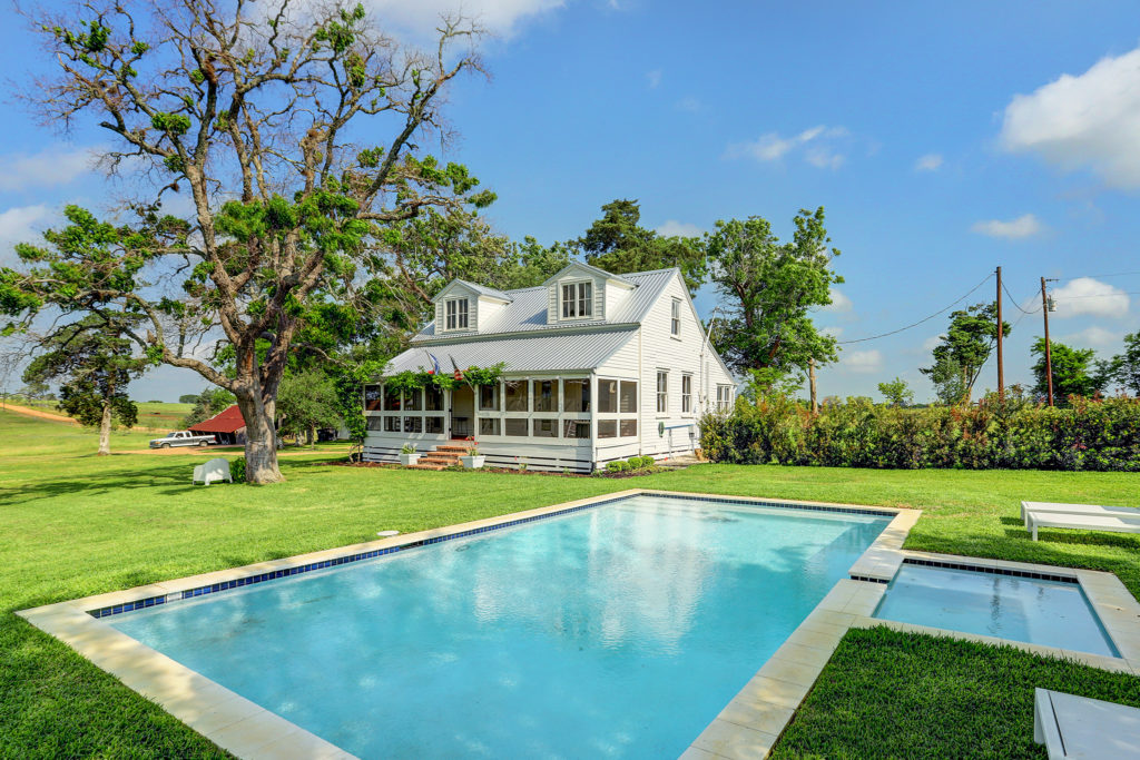 A swimming pool is included in the list of charming structures.