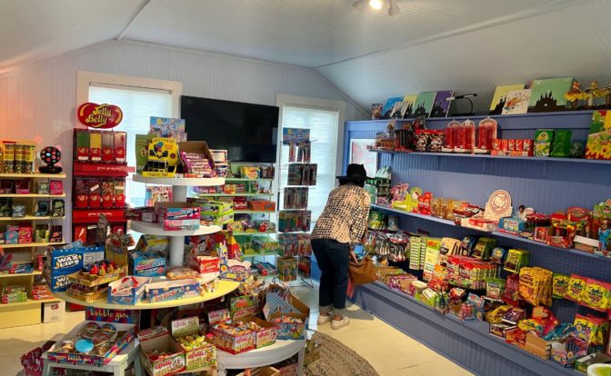 Lollitops trendy candy selection upstairs 2048x1536 1 672x414