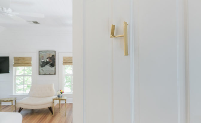 The Frenchie Photo Jenny Antill Clifton 313 4x6 LD2A6567.JPG CHIC COVER 672x414