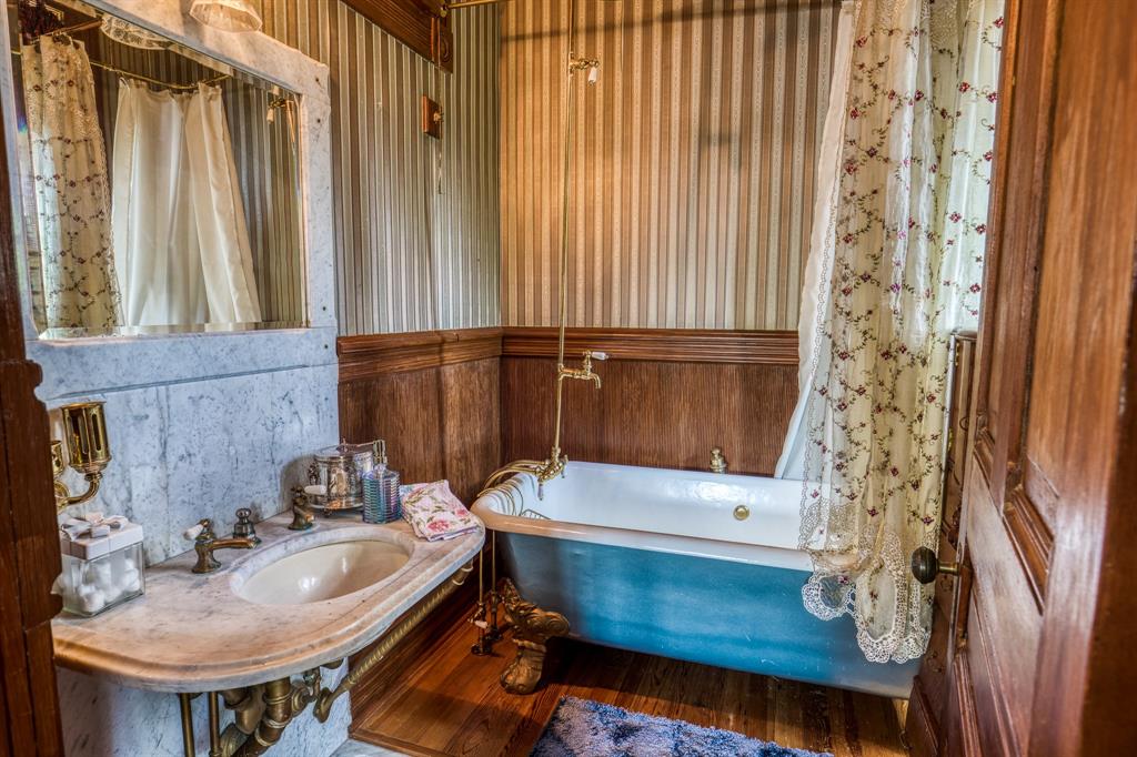 Brenham Estate Bathroom