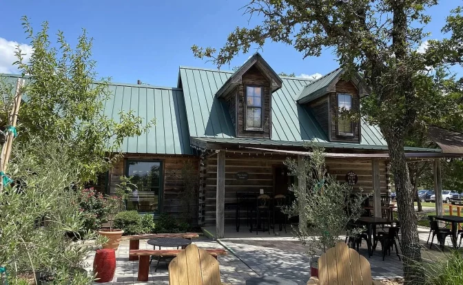 Busted Oak Cellars 672x414