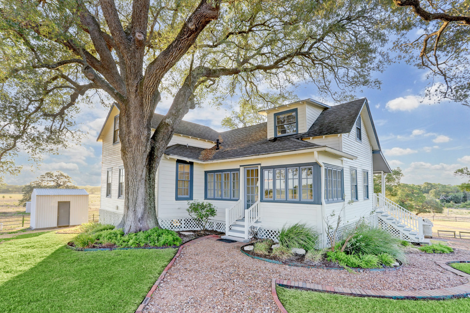 Former 1880s Farmhouse Converted Into a Stunning Brenham Estate 1.8