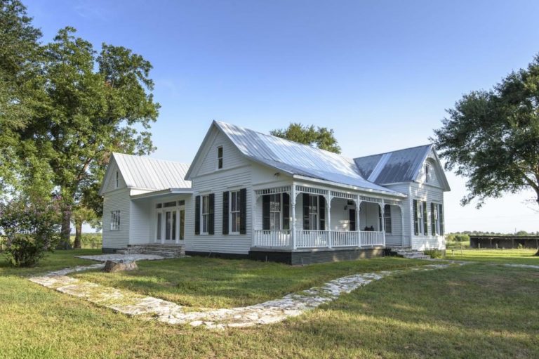 midges retreat 768x511