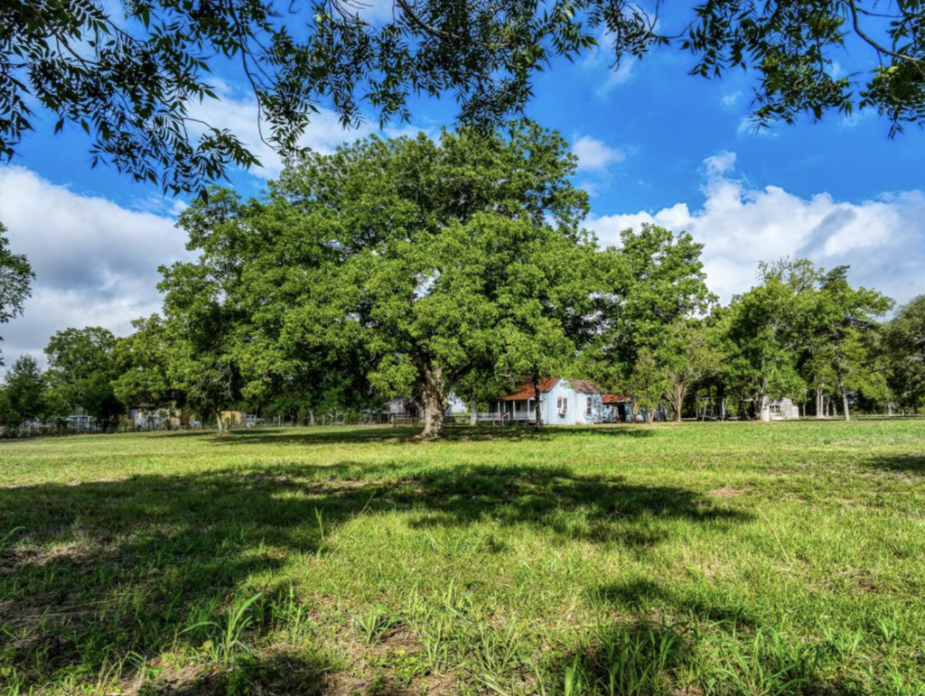 444 N Washington Street Round Top