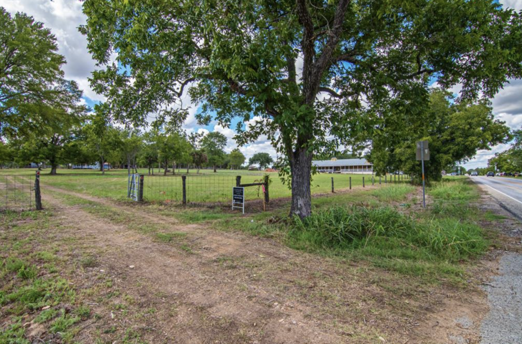 444 N Washington Street Round Top