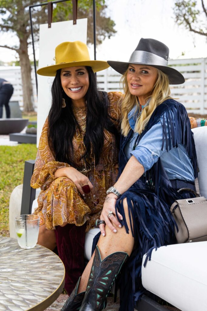 Tiffany Halik, Tricia Oliver