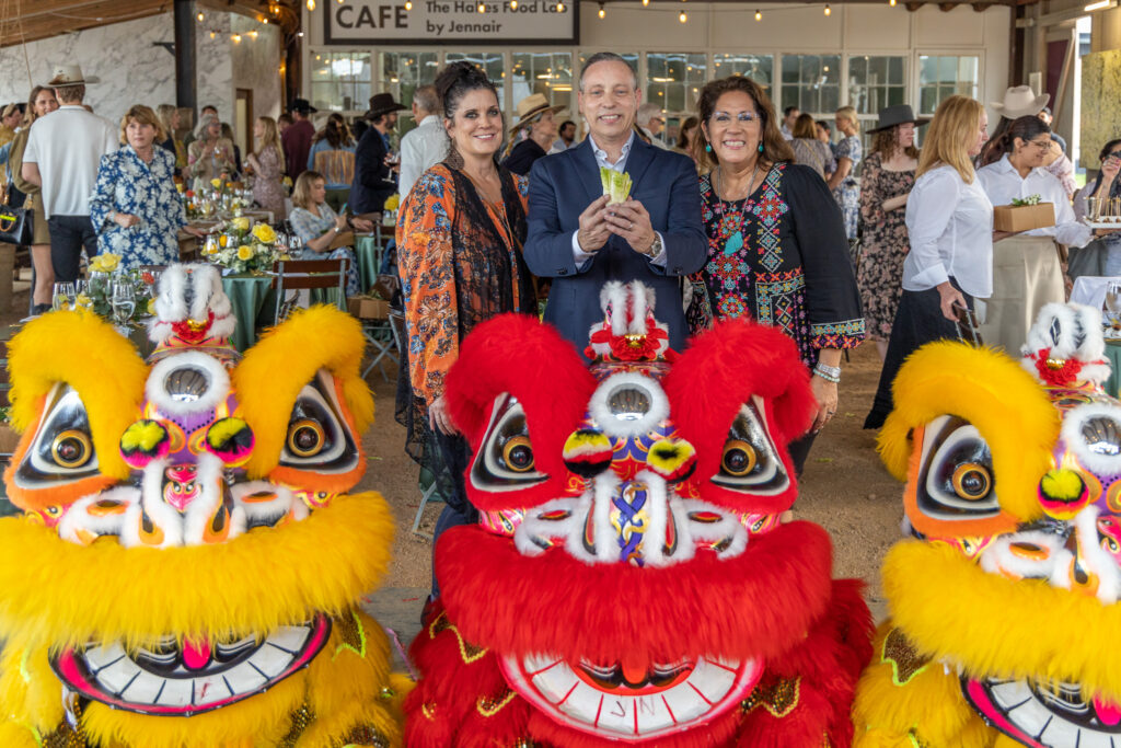 JanMarie Yancovich, Jose Veliz, Annie Miranda-Sommer with lions at The Halles Benjamin Moore Designer Dinner (Photo by Jordan Geibel)