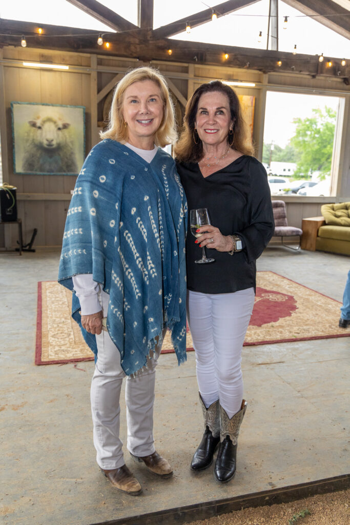 Sissy Lappin, Susan Boss at The Halles Benjamin Moore Designer Dinner (Photo by Jordan Geibel)