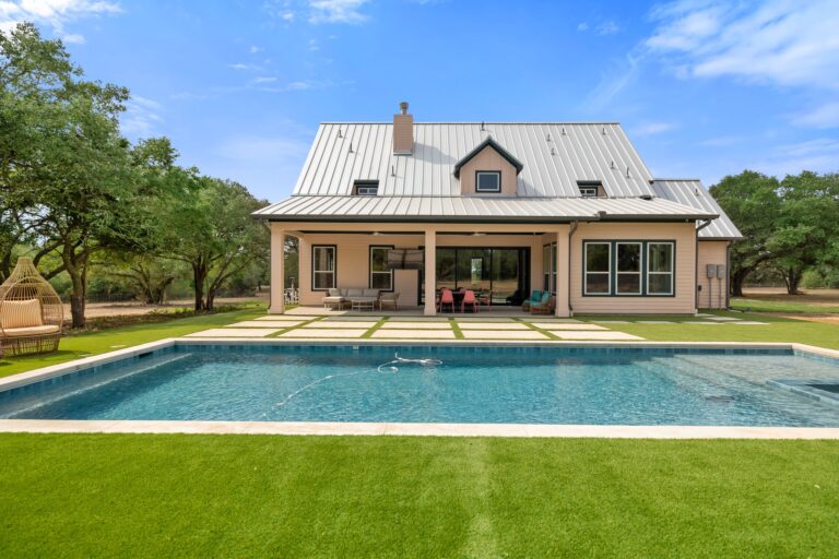 53 web or mls 696A8215 768x512