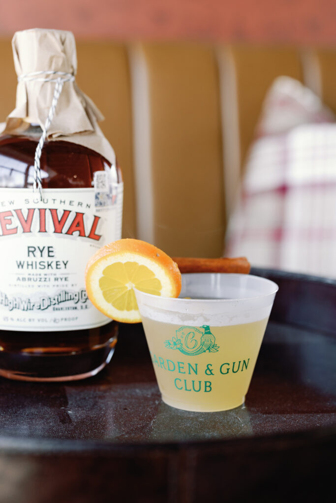 Garden & Gun Round Top