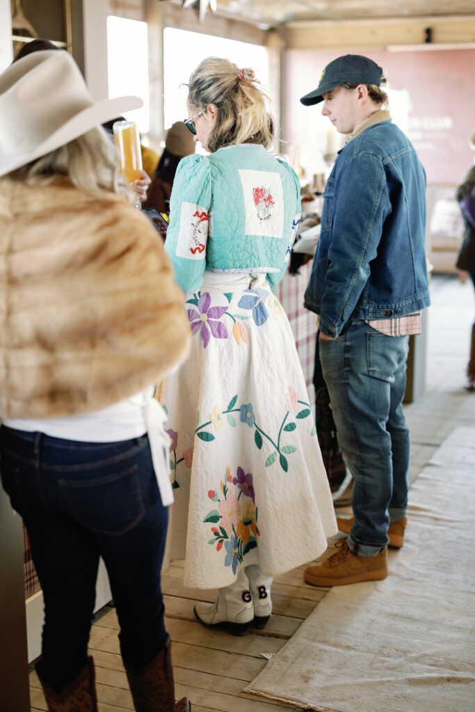 Garden & Gun Round Top