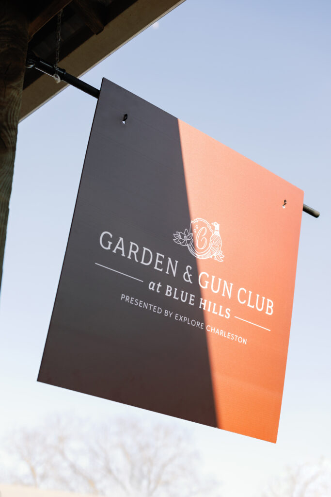 Garden & Gun Round Top
