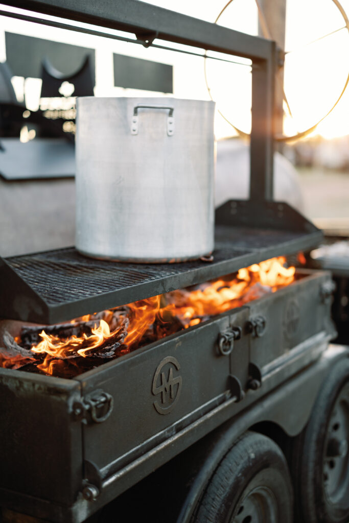 Garden & Gun Round Top