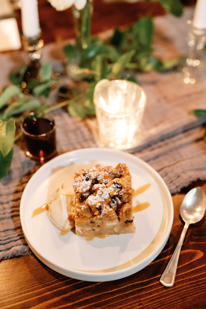 Garden & Gun Round Top