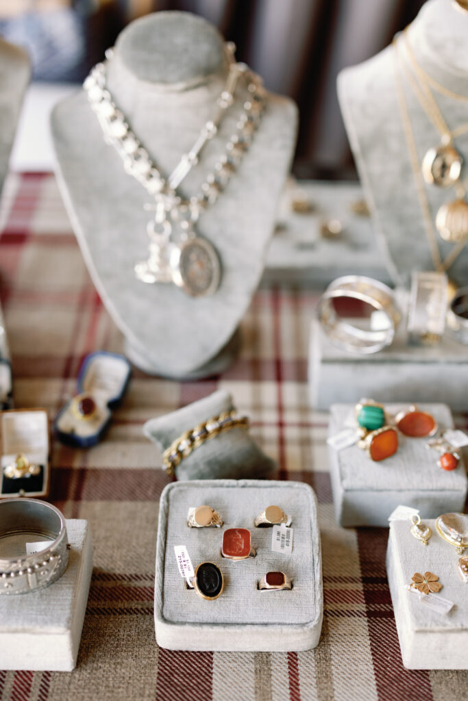 Garden & Gun Round Top