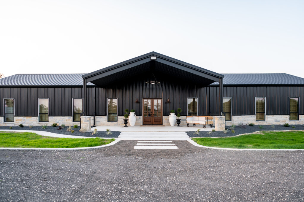 202212098-The-Moxie-Fayetteville-Hostie-1042