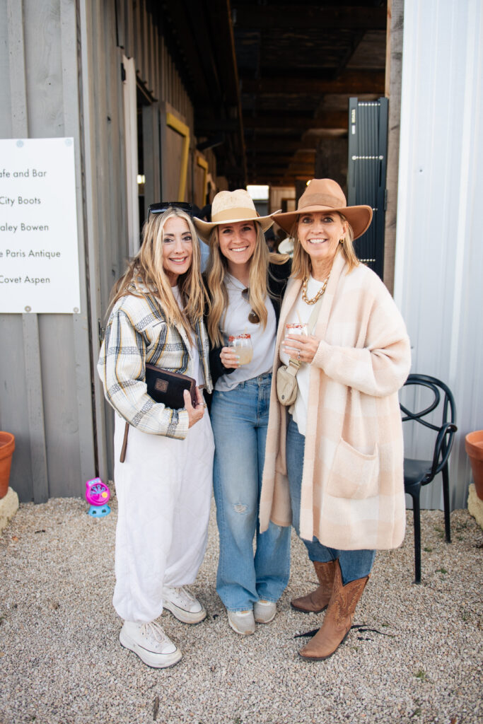 RDS_2233 Cindy Stephens, Rylie Nightengale, Linda McDown (Photo by Heather Robards)