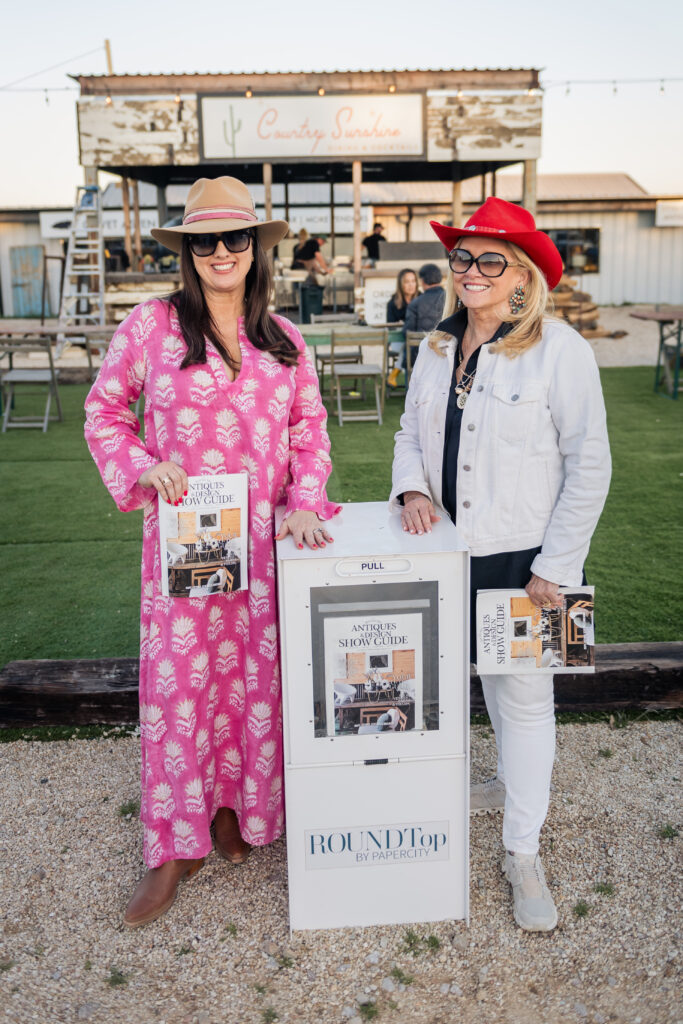 RDS_2262 Allison Withers, Ann Dyer (Photo by Heather Robards)