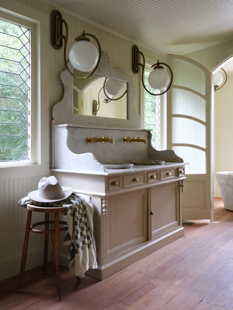 LEANNE_GRACE_ROUND_TOP_087