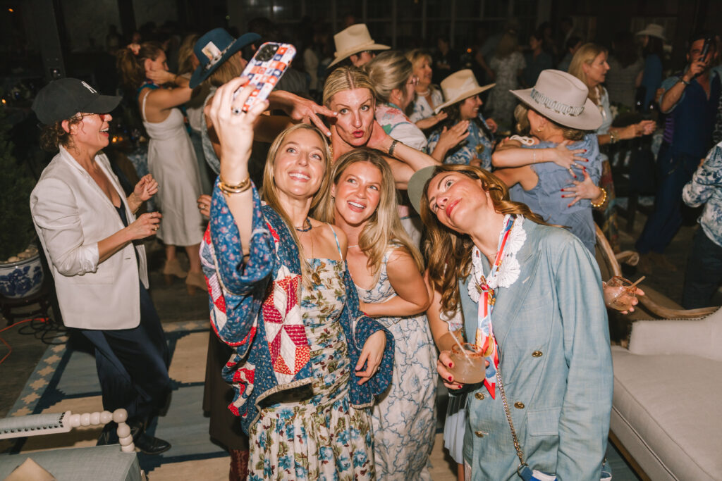 RDS_3399 Girls taking selfie on the dance floor