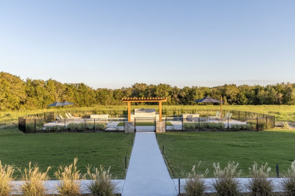 Retreats_Estate_01_1080